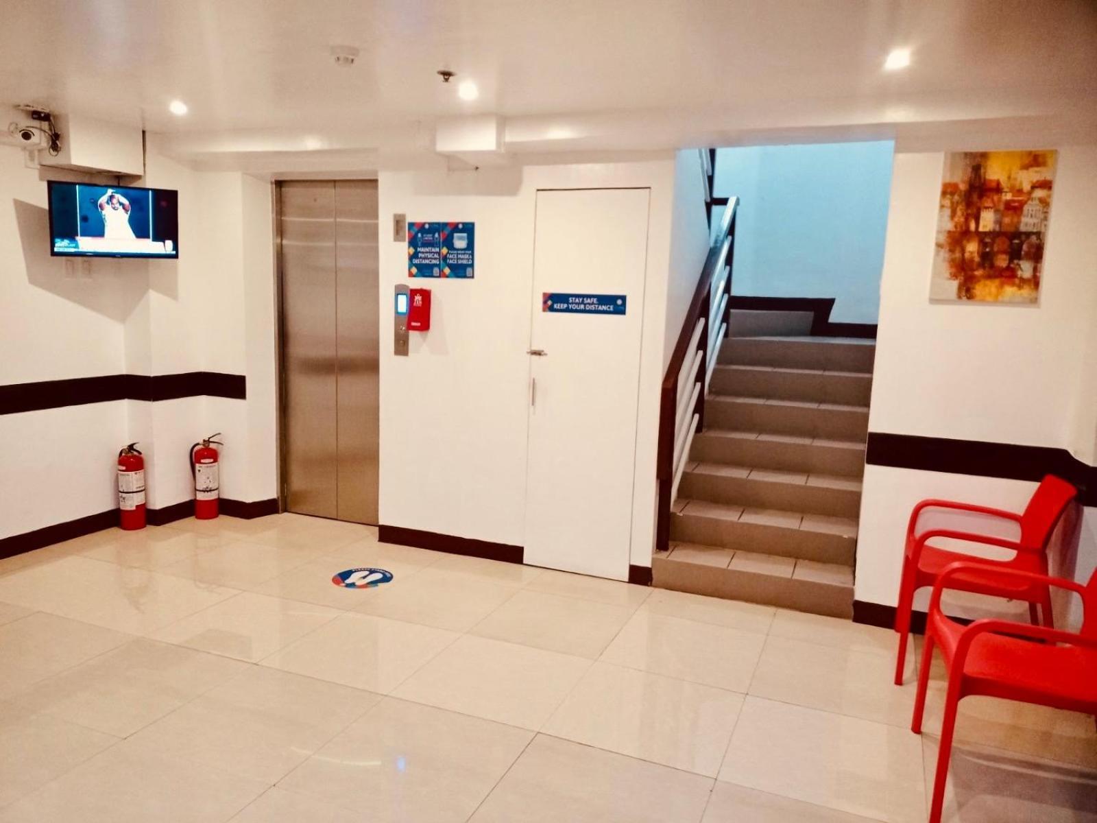 Oyo 888 City Stay Inns Fortview Bgc Pasig City Екстериор снимка